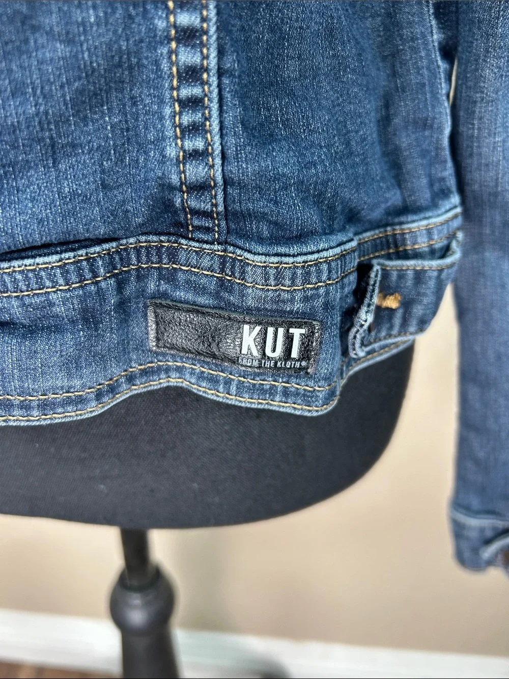 KUT from the Kloth Stretch Denim Jacket Medium Wash Women’s Size Medium